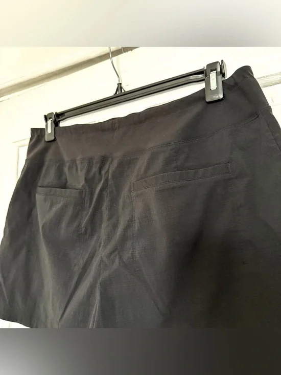 Athleta Trekkie North Mid Rise Short - Picture 7 of 9